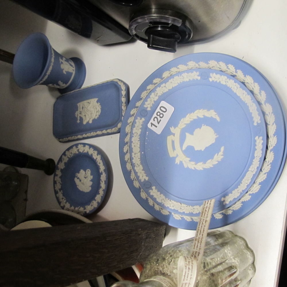 Lot 1280: Jasperware items