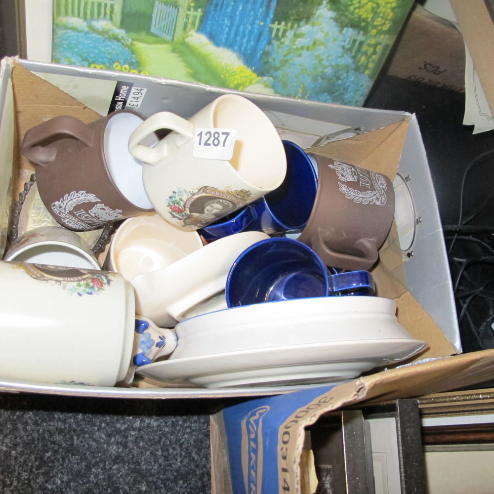Lot 1287: Box of misc.