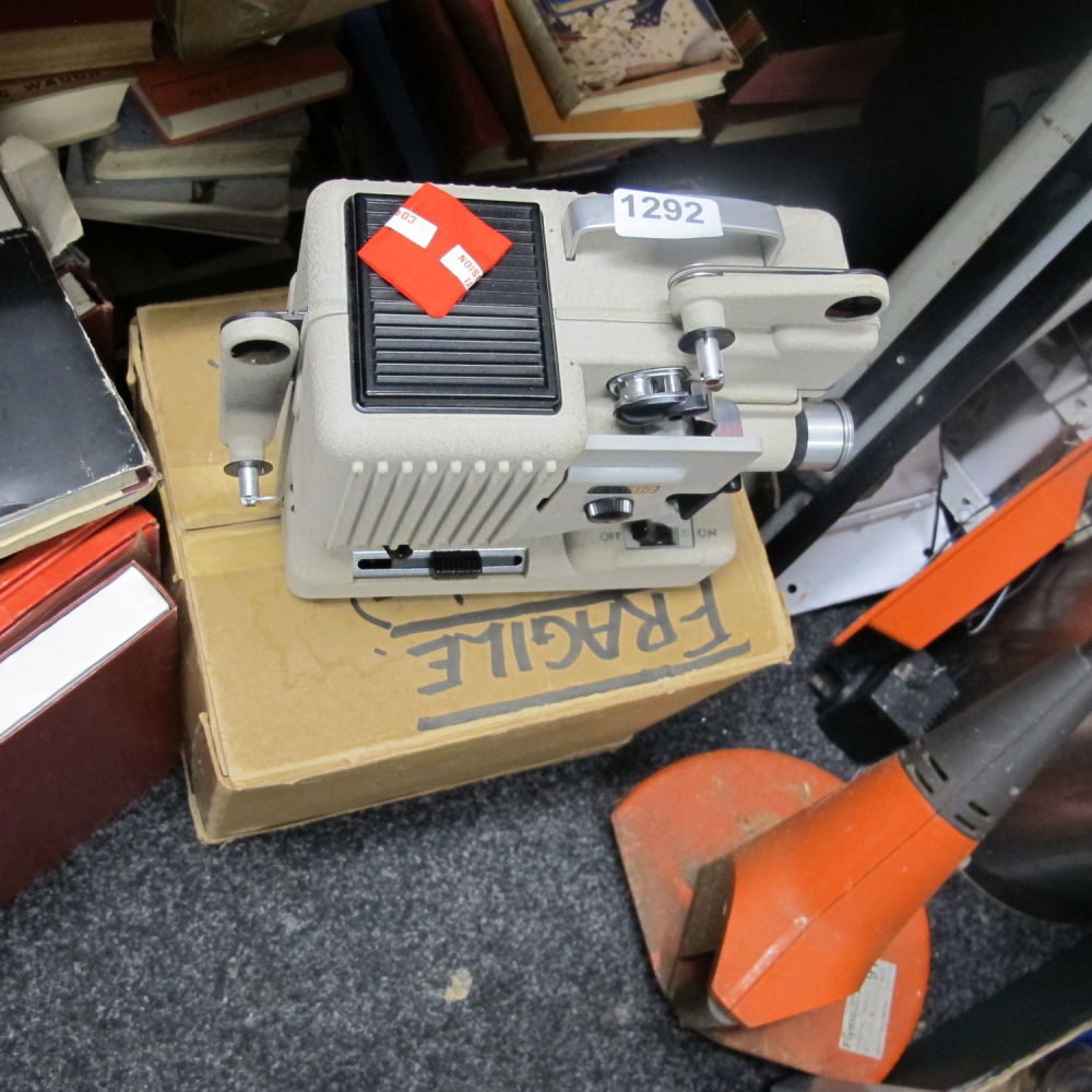 Lot 1292: Cine projector