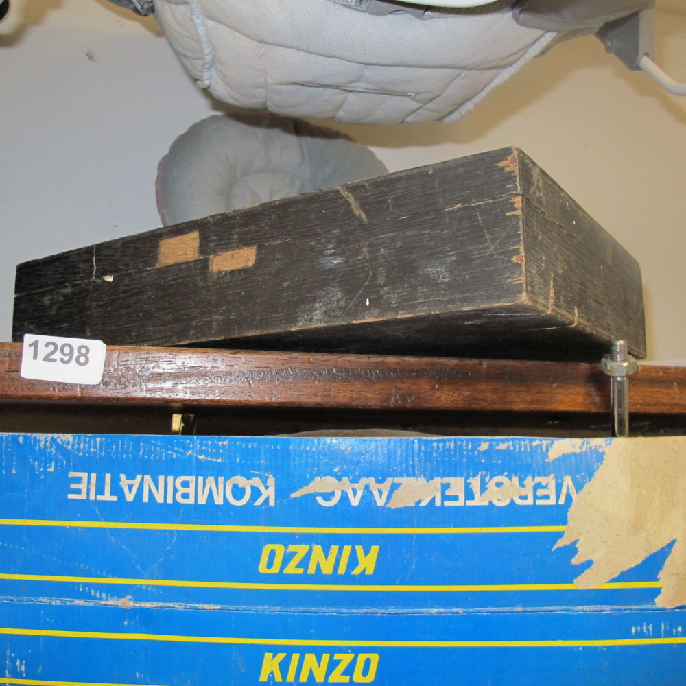 Lot 1298: Wooden box