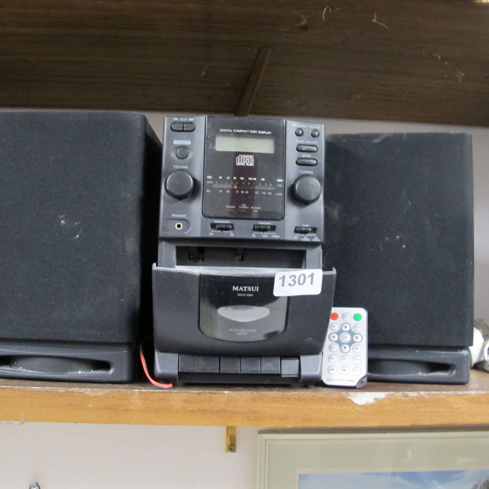Lot 1301: Matsui mini hifi