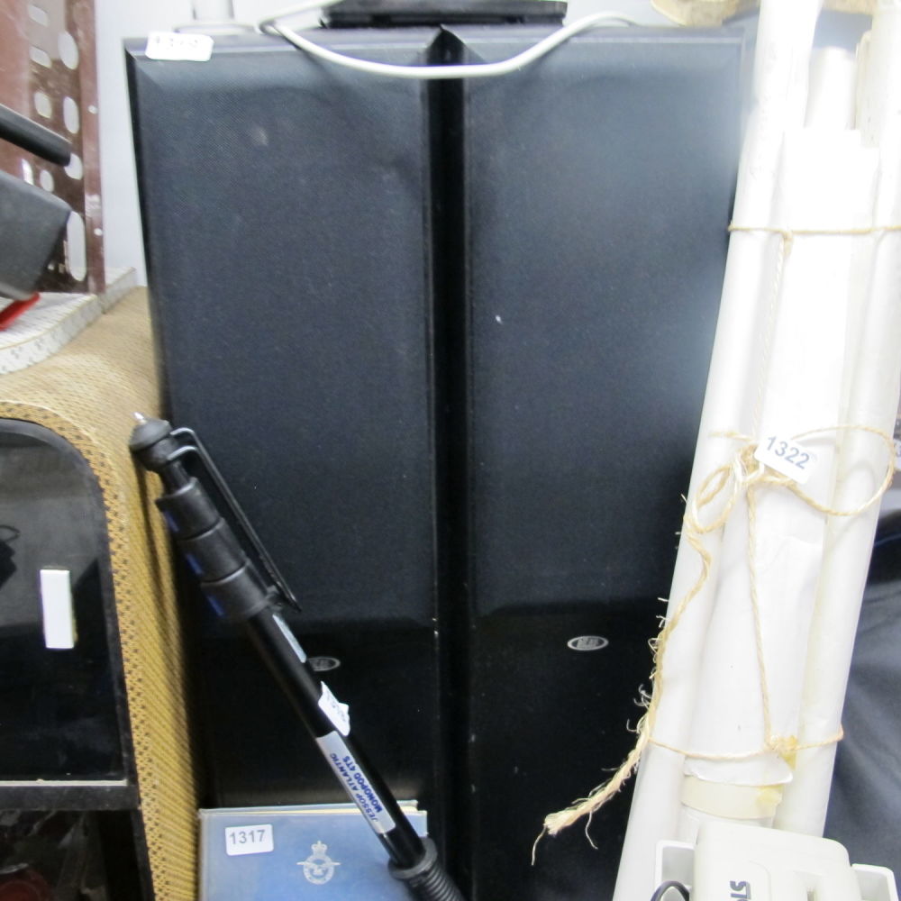 Lot 1319: Stereo speakers