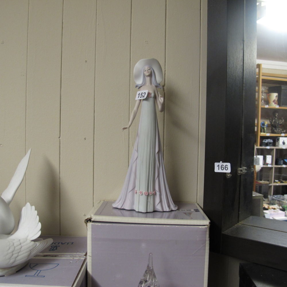Lot 152: large 12 inch Lladro 'The Debutante' 1431 with...