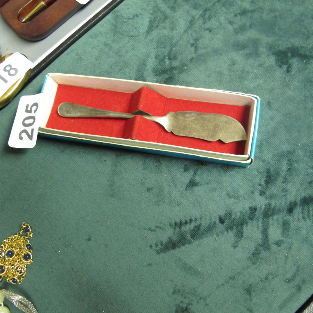 Lot 205: Small fish knife in a case