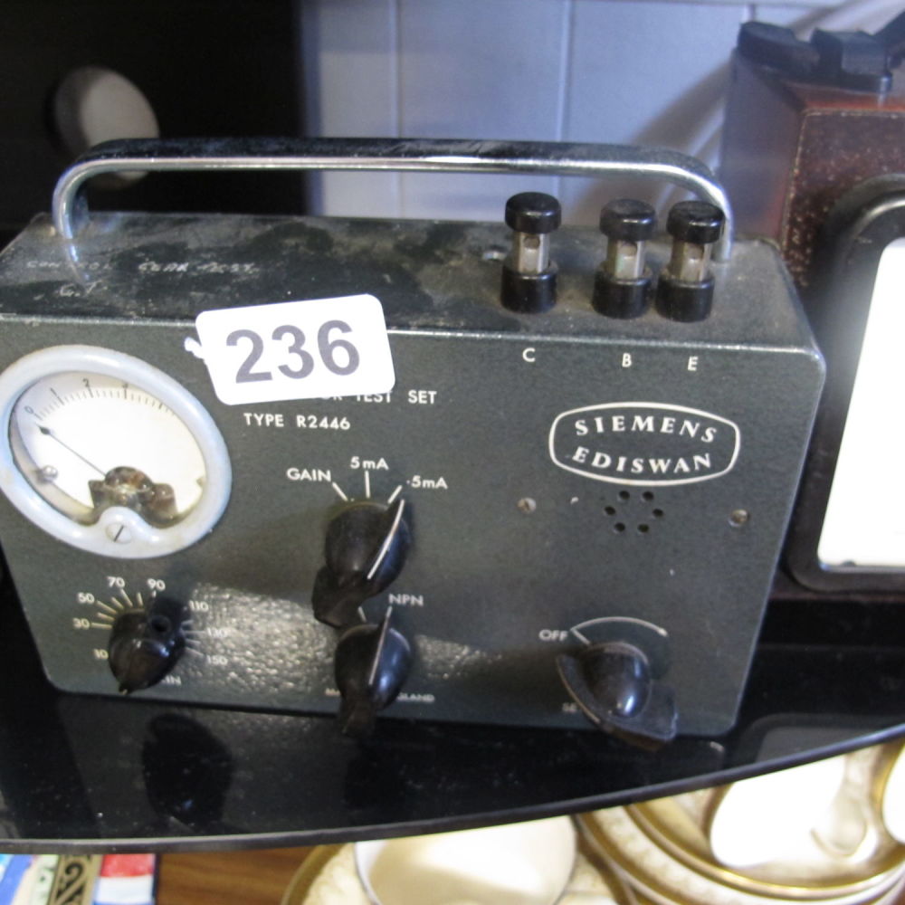 Lot 236: Siemens ediswan transistor test set type R2446
