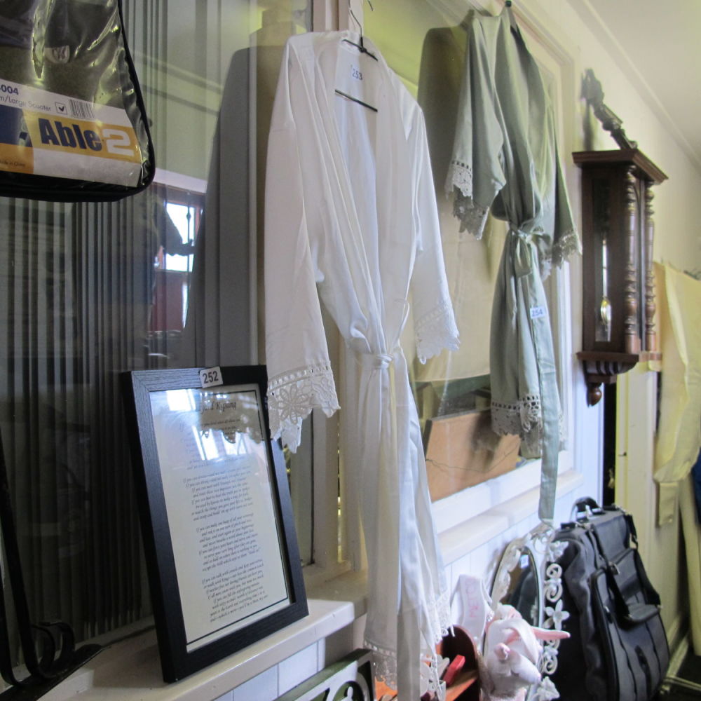 Lot 253: A light weight house robe