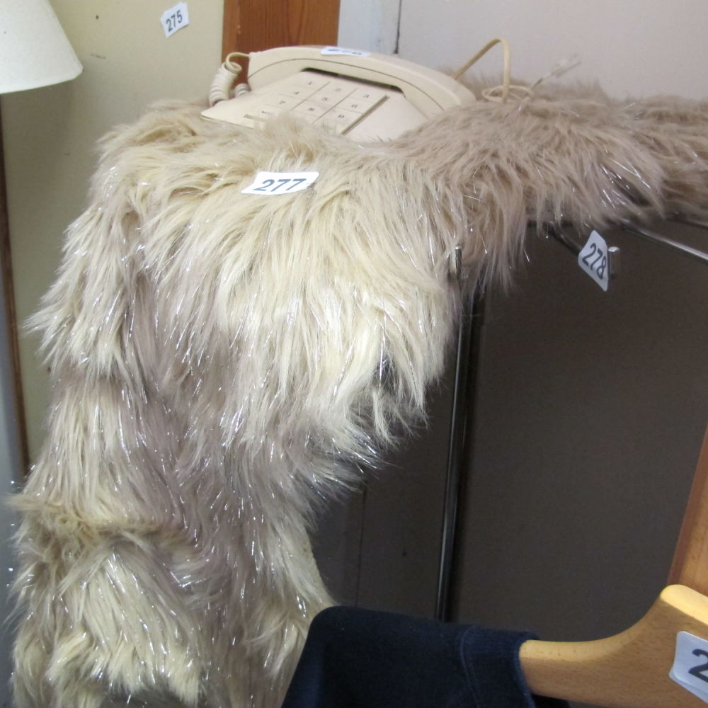 Lot 277: A hideous shaggy floor rug