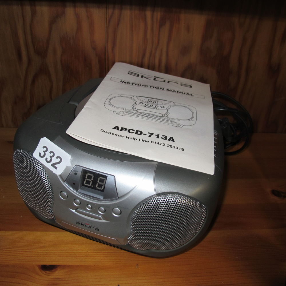 Lot 332: ghetto blaster cd radio 