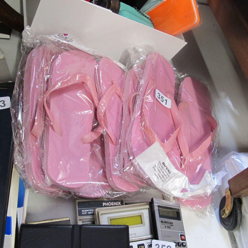 Lot 351:  A job lot of ladies spa day new...