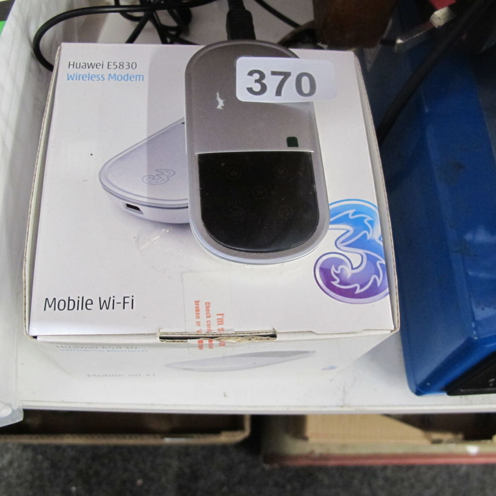 Lot 370: Huawei wireless modem for 3 network