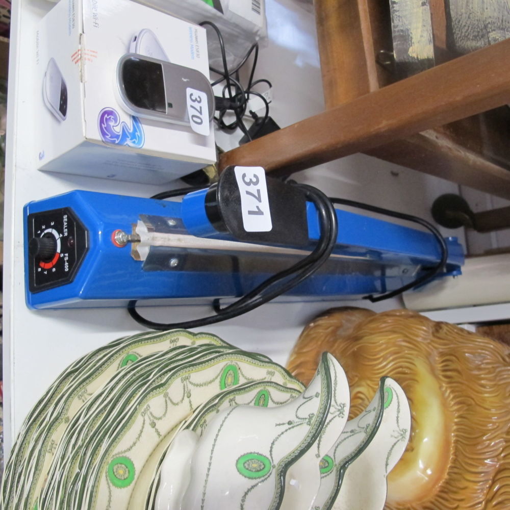 Lot 371: Large commercial bag sealing tool