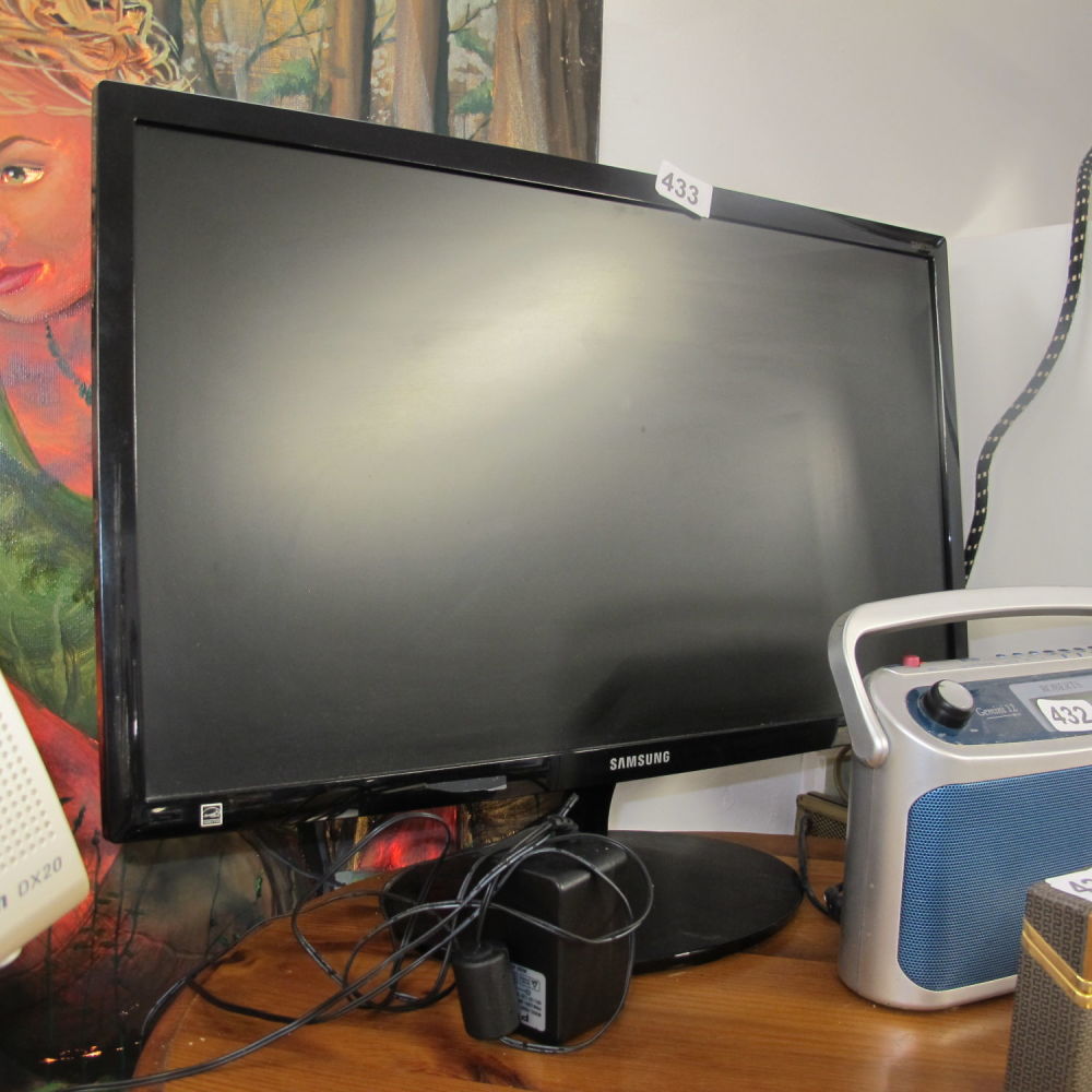 Lot 433: samsung 26 inch computer monitor