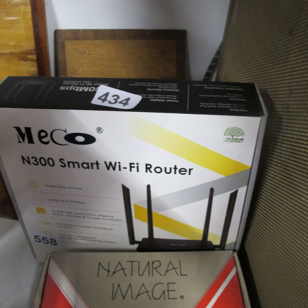 Lot 434: Meco M300 smart WiFi router