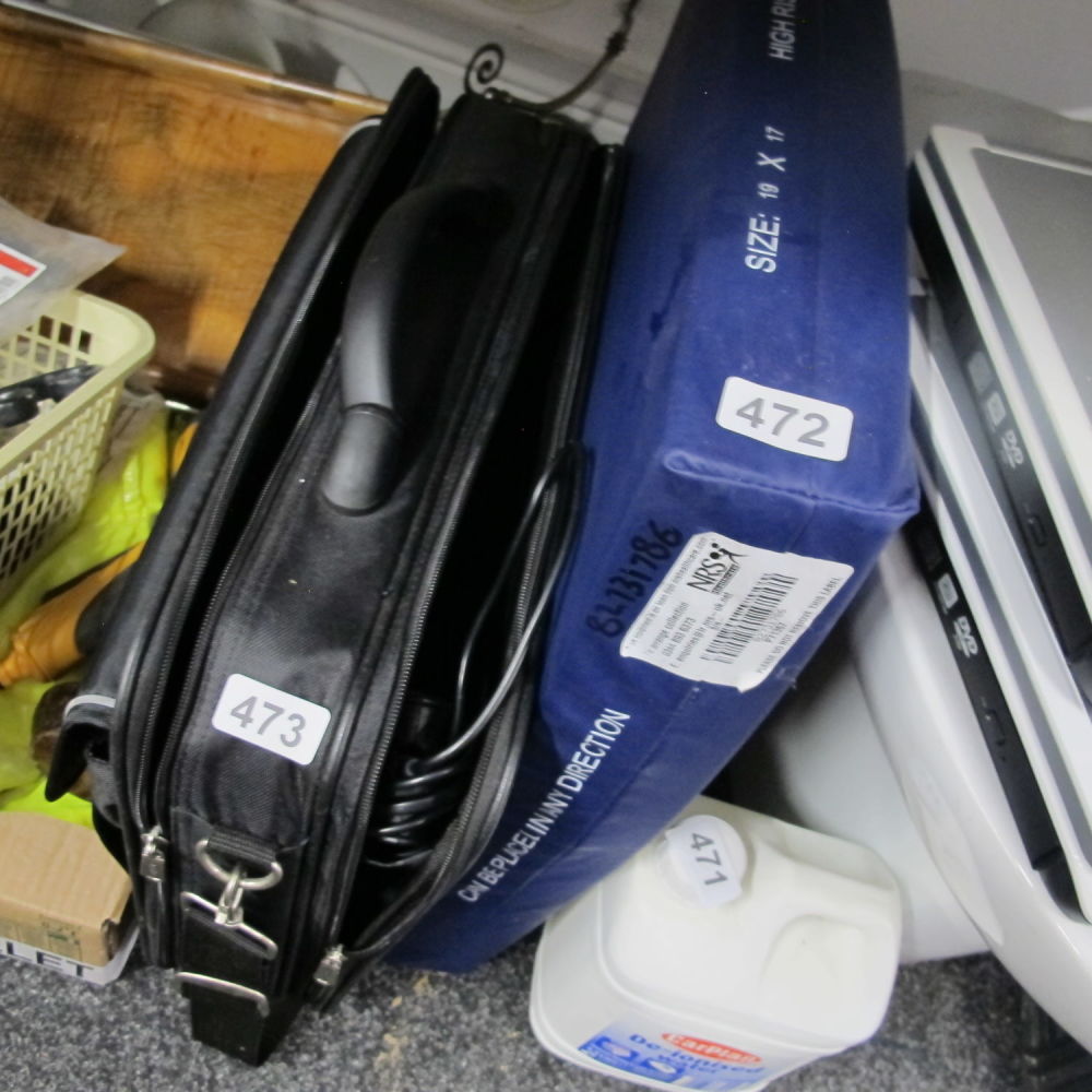 Lot 473: dell laptop in a holdall