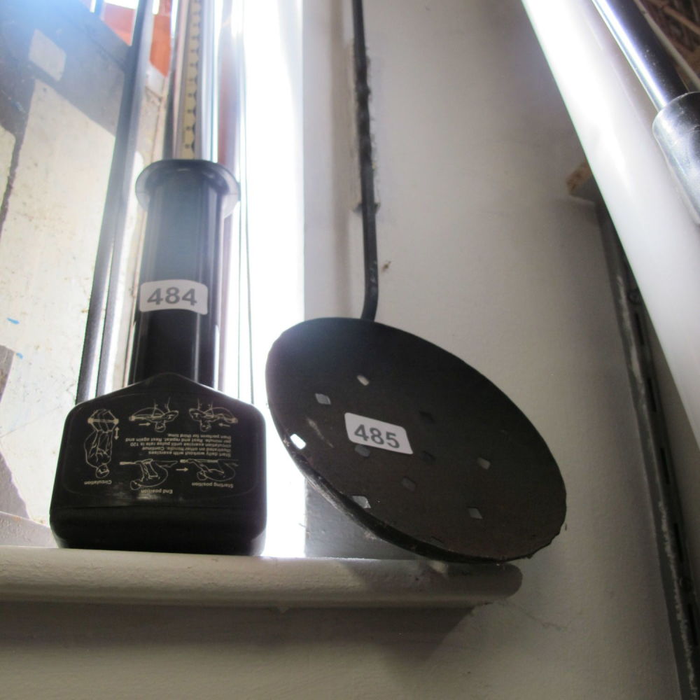 Lot 485: nut roasting tool