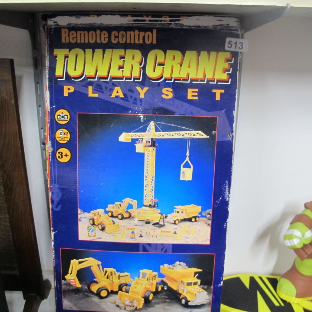 Lot 513: RC tower crane toy