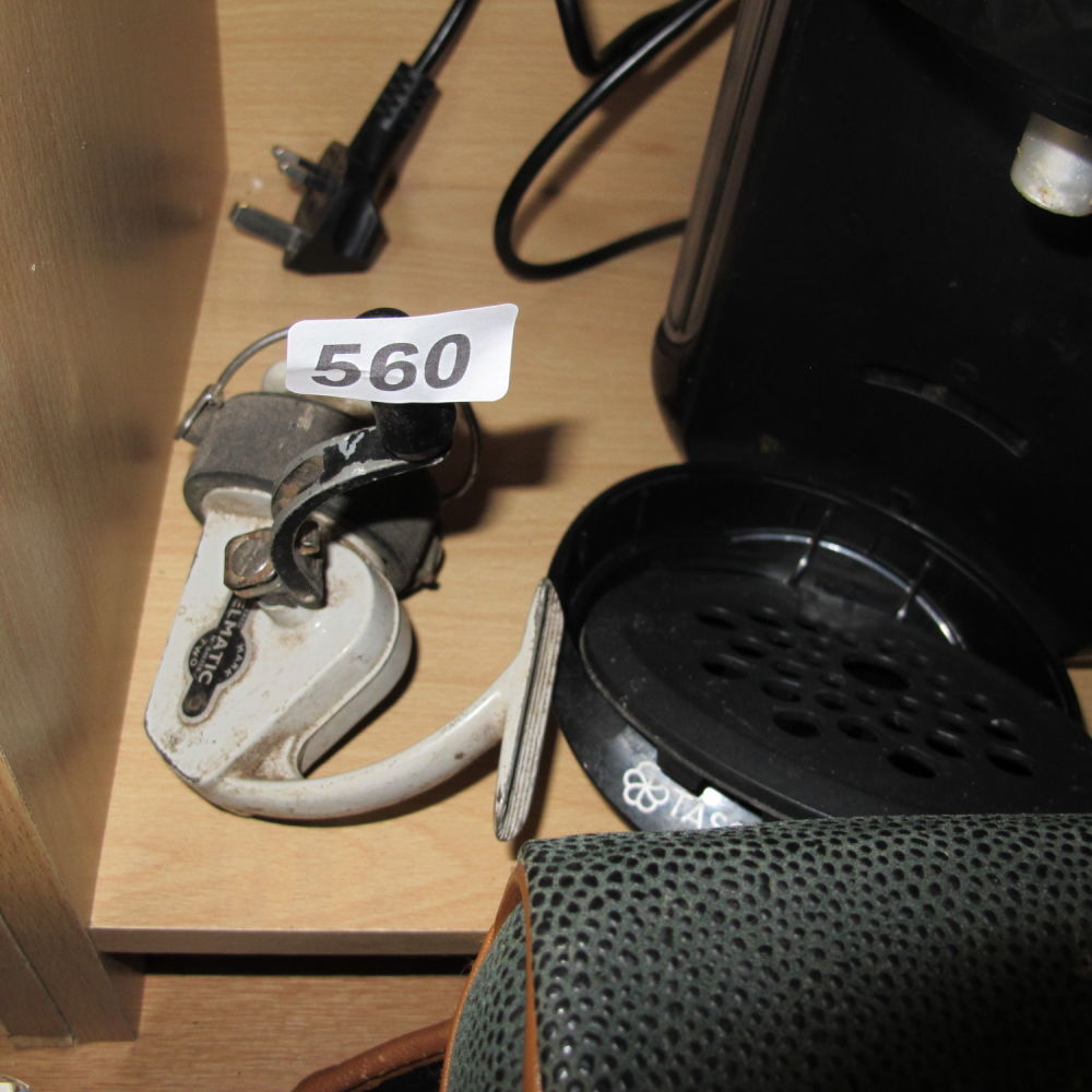 Lot 560: a vintage fishing reel