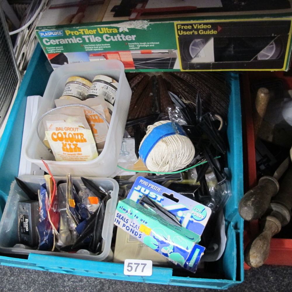 Lot 577: Huge tub of misc tools inc ceramic tool...