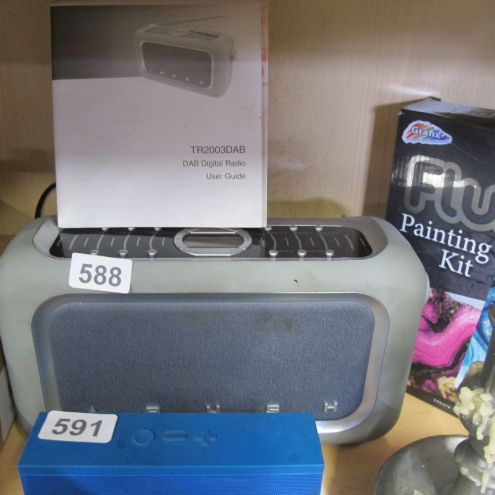 Lot 588: Bush DAB digital radio clock
