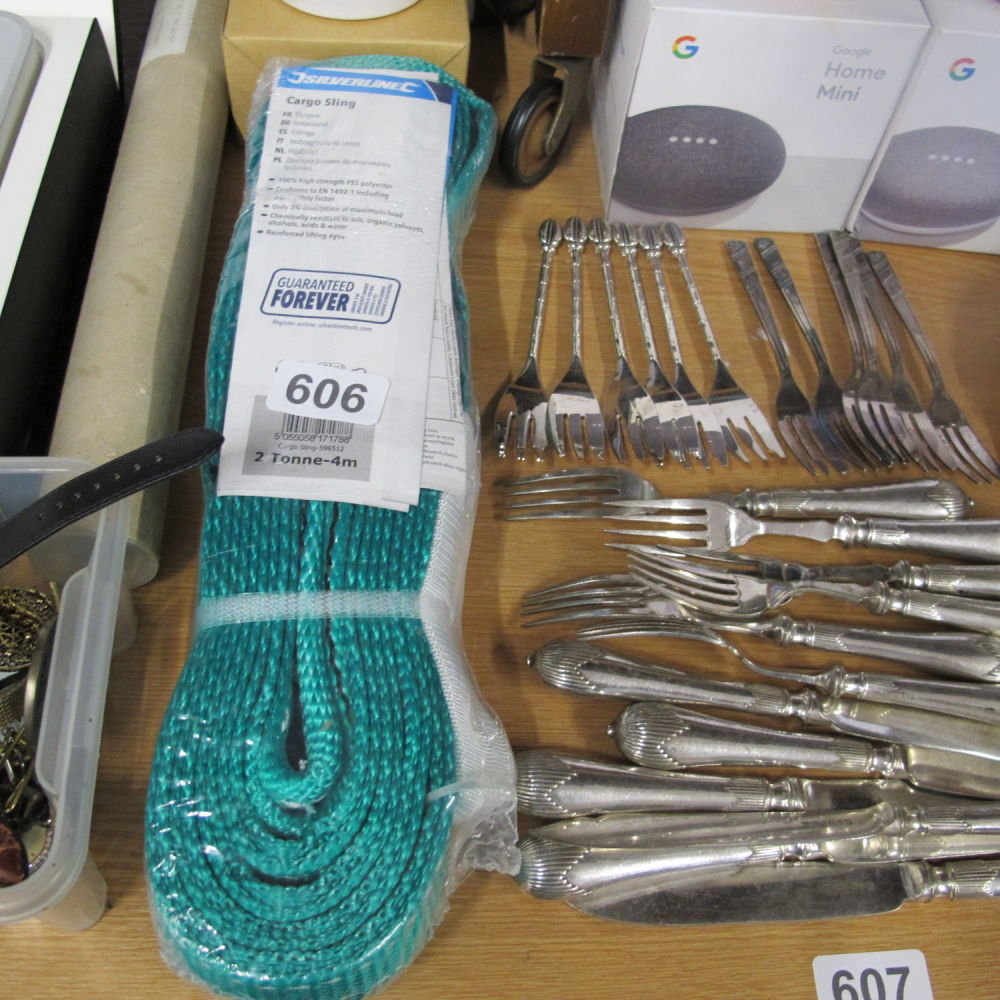 Lot 606: Silver lined cargo sling