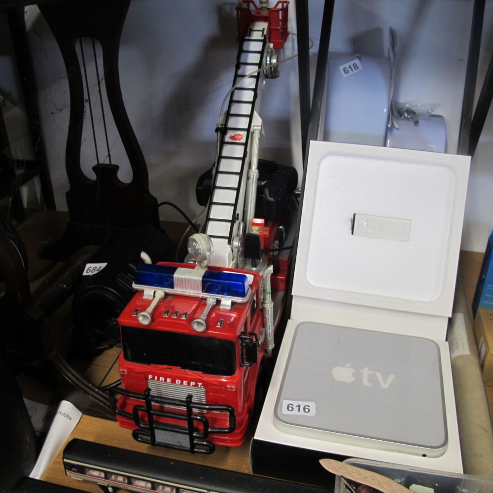 Lot 617: Fire engine toy