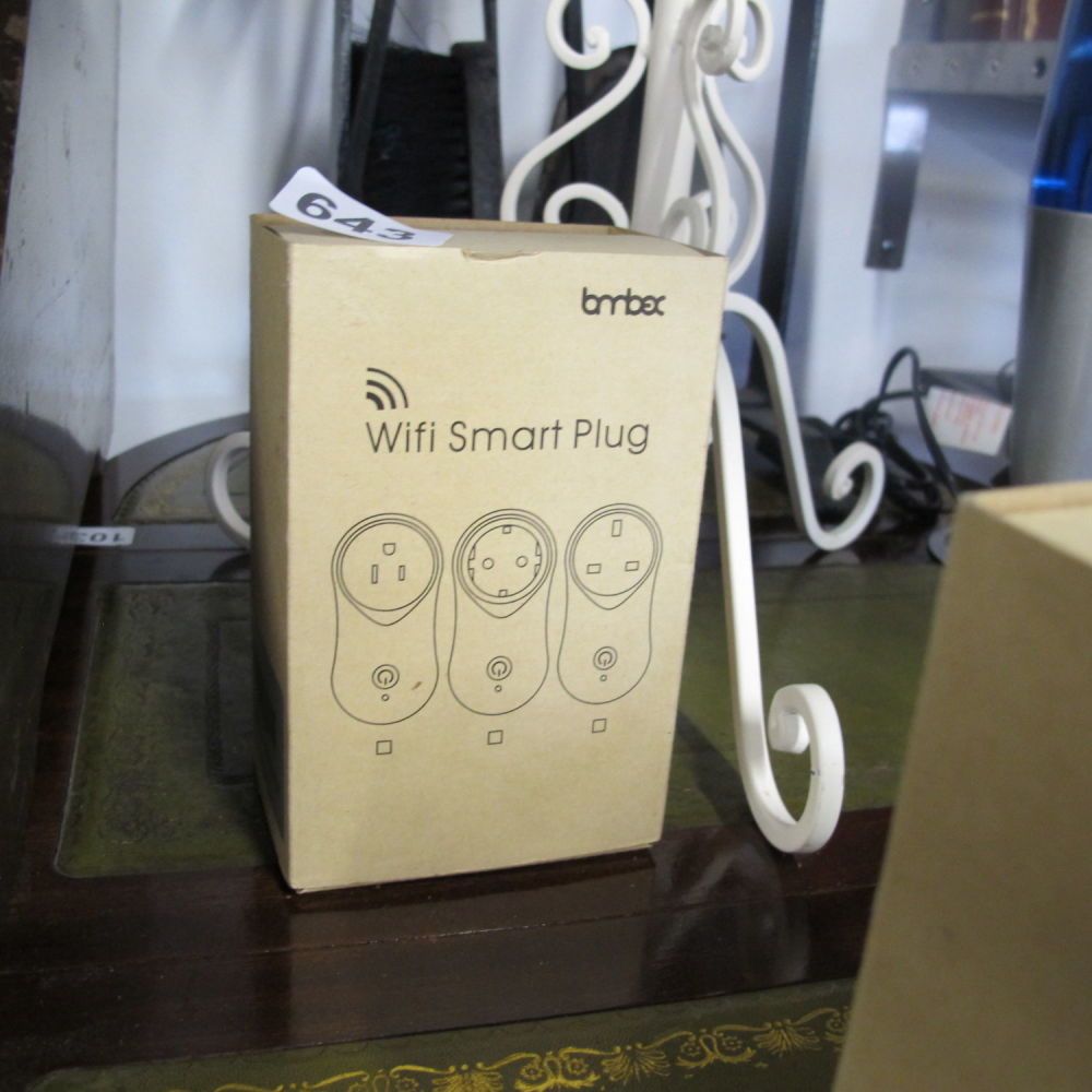 Lot 643: Bmbex smart plug with USB charger