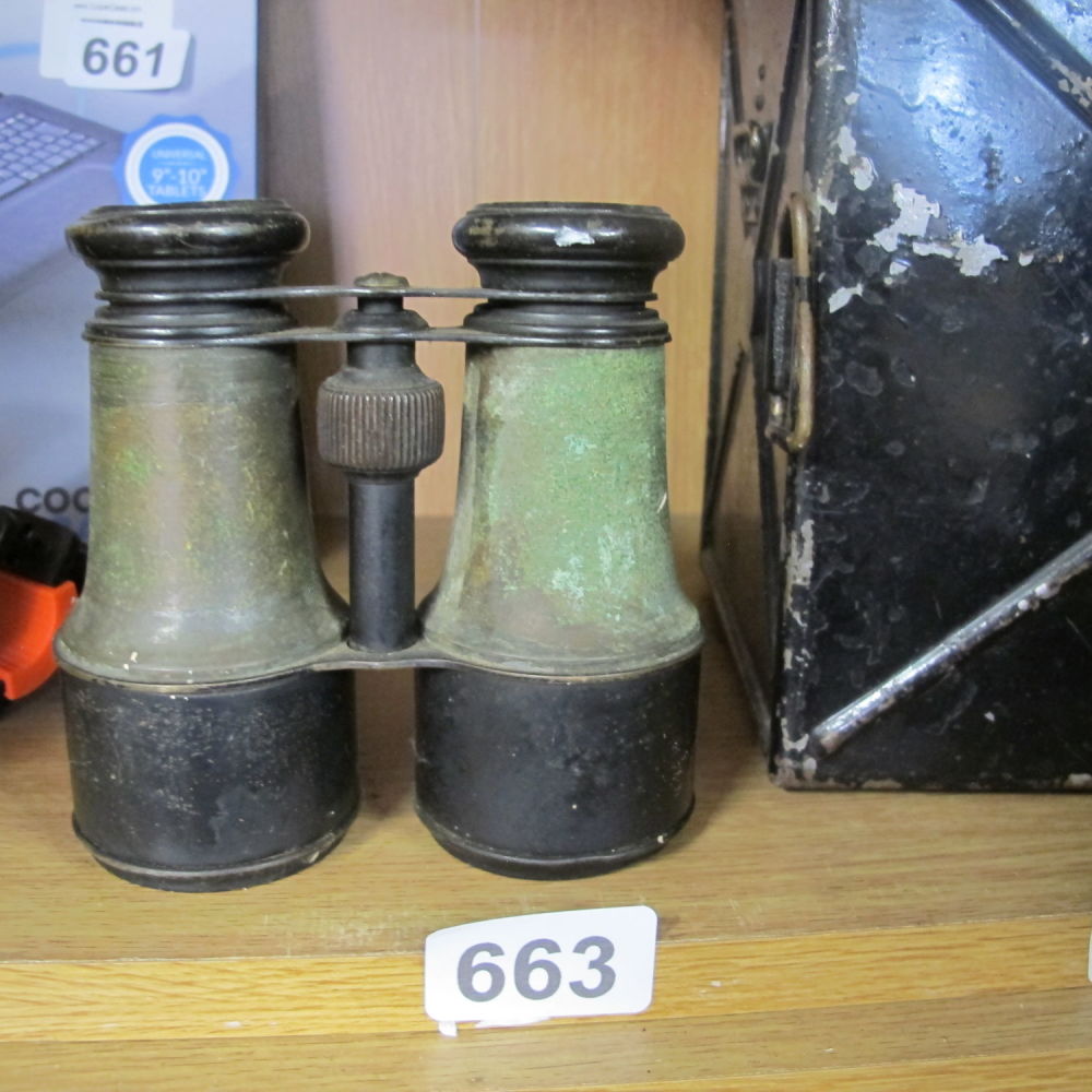 Lot 663: Vintage Opera binoculars