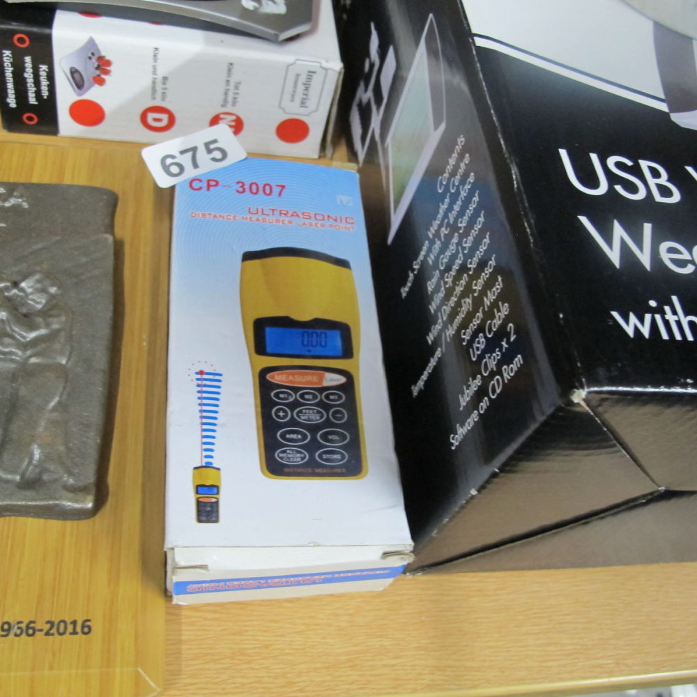 Lot 675: Ultra sonic distant measure laser point