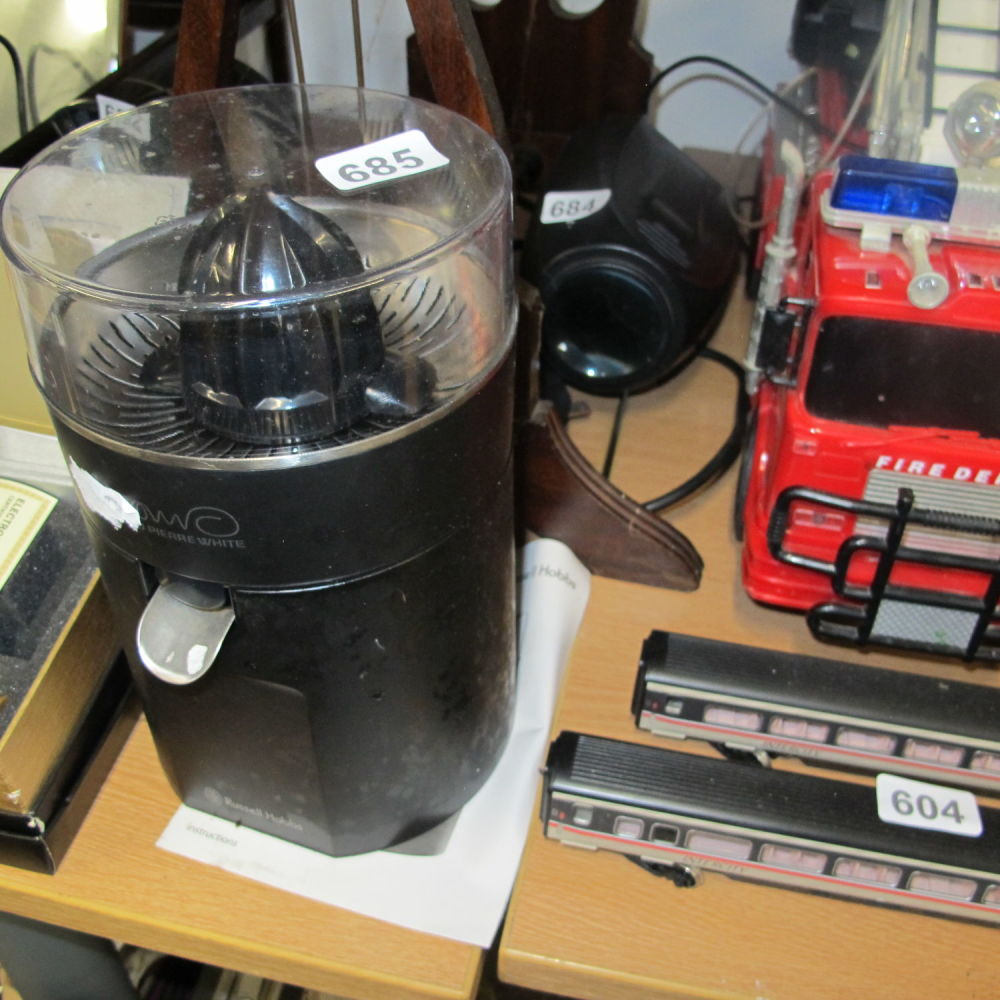 Lot 685: Russel hobbs juicer