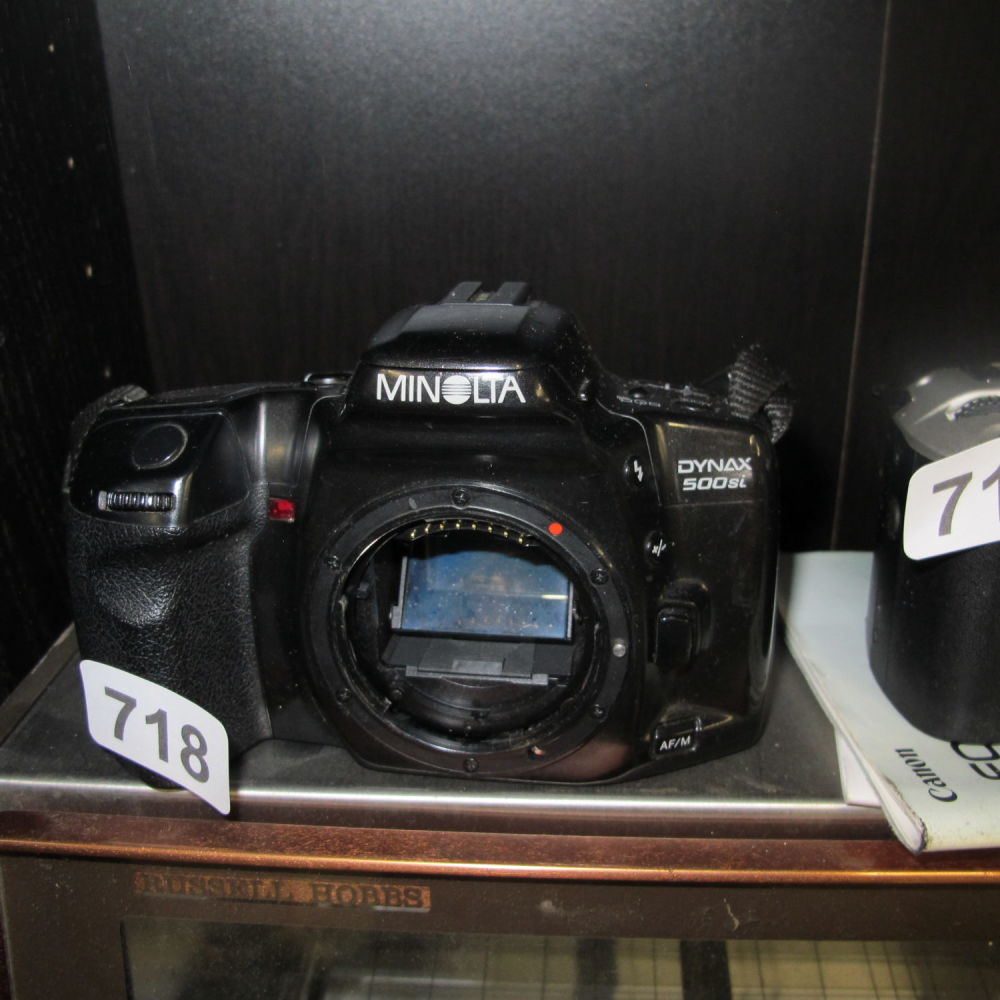 Lot 718: Minolta Dinax camera body