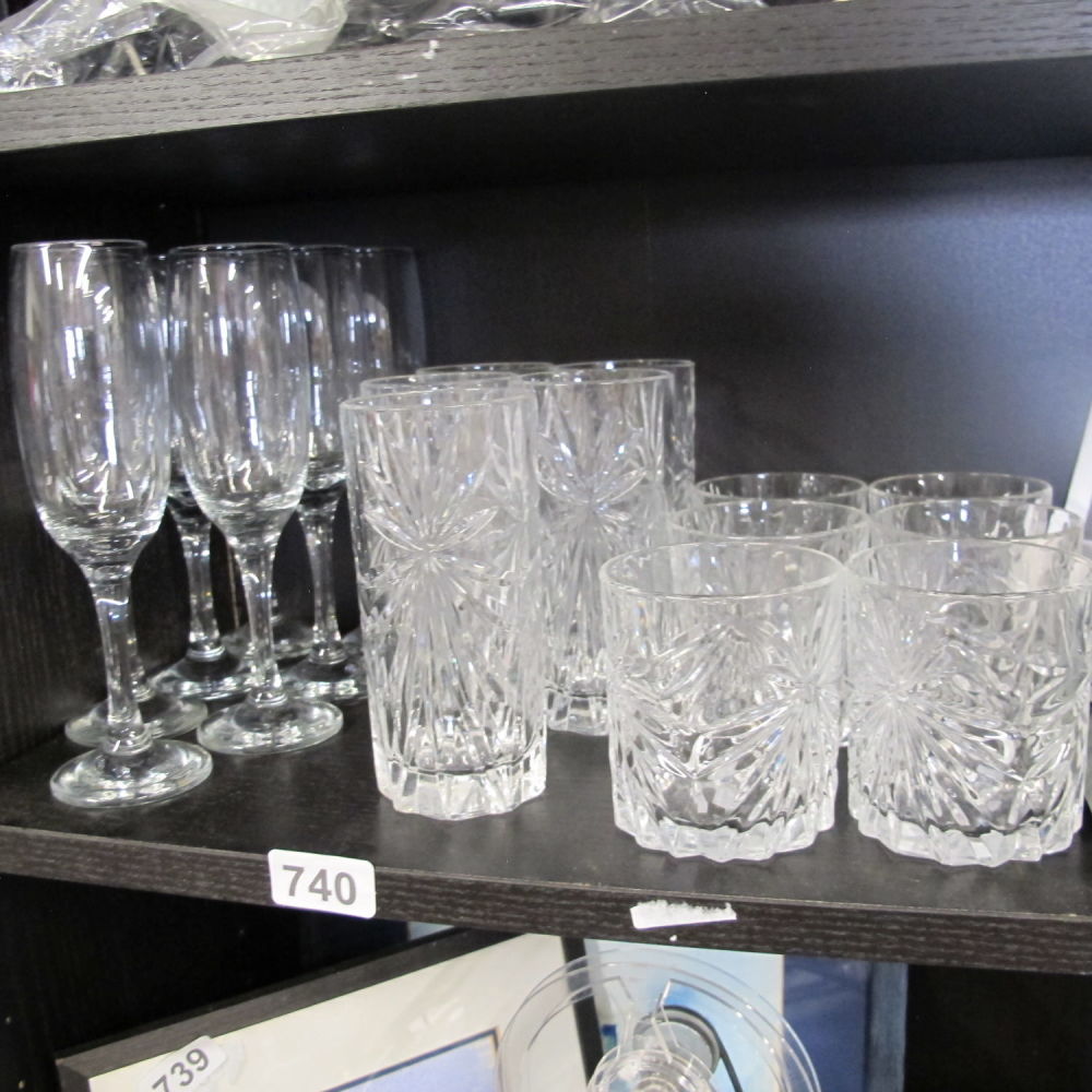 Lot 740: Collection of glassware