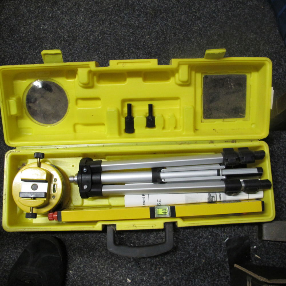 Lot 757: Builders laser light