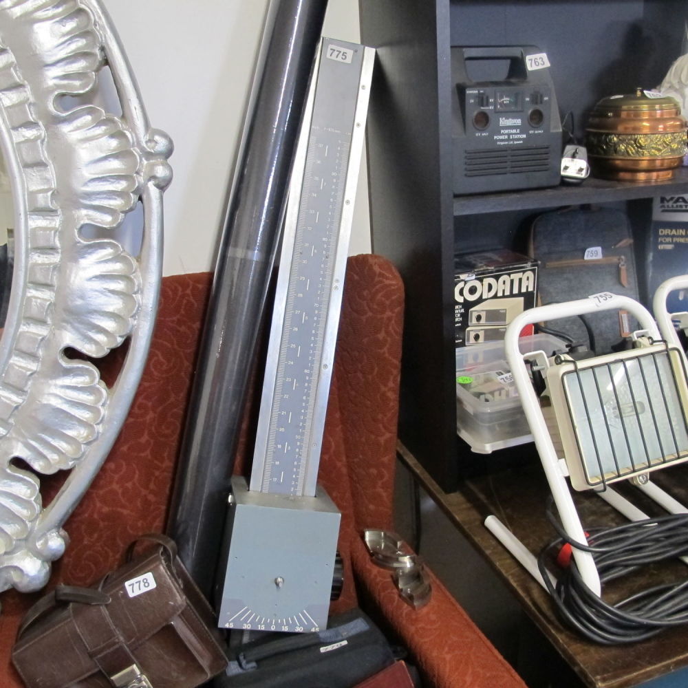 Lot 775: Whatdoyoumacall it