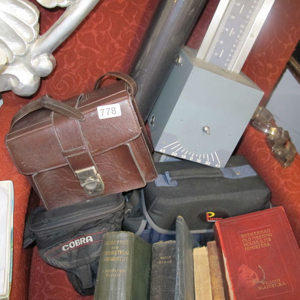 Lot 778: Various camera holdalls