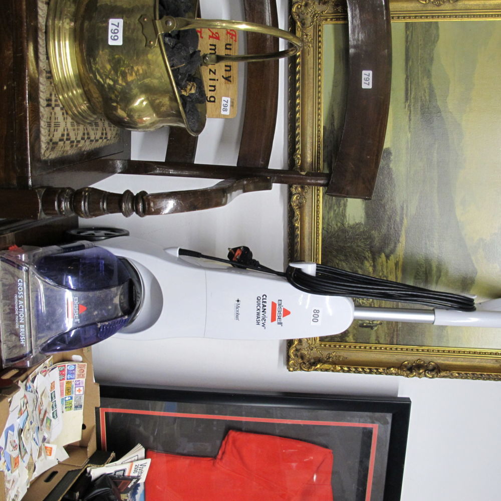 Lot 800: Bissel clean view quick wash carpet cleaner