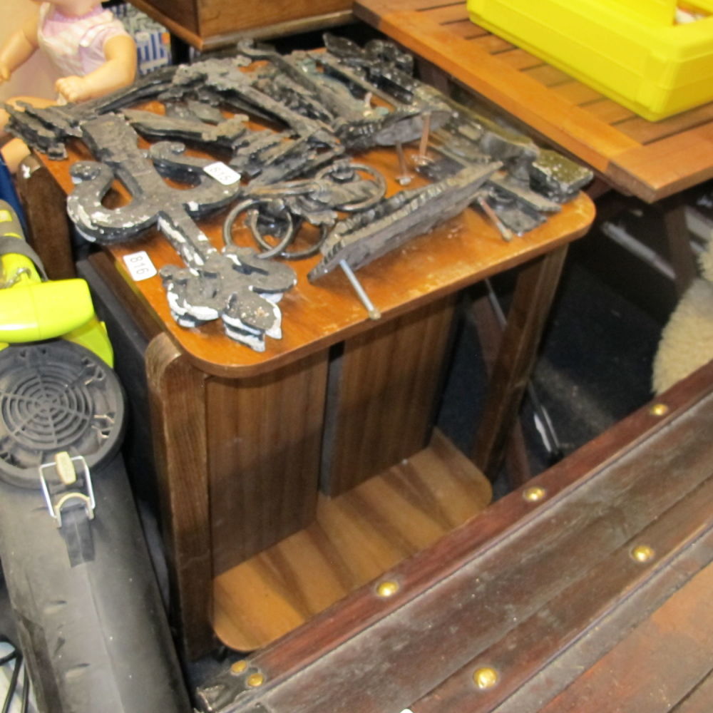 Lot 816: Retro wooden table with shelf 