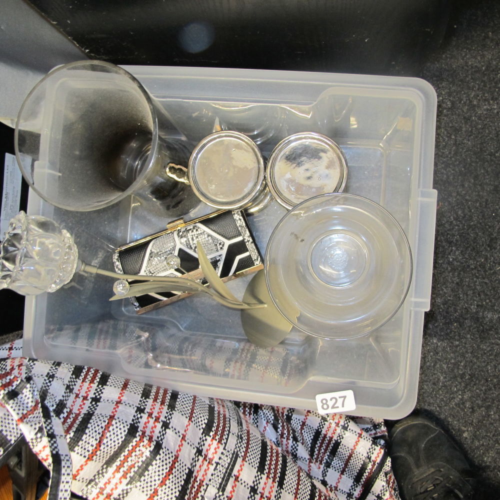 Lot 827: Box of miscellaneous 