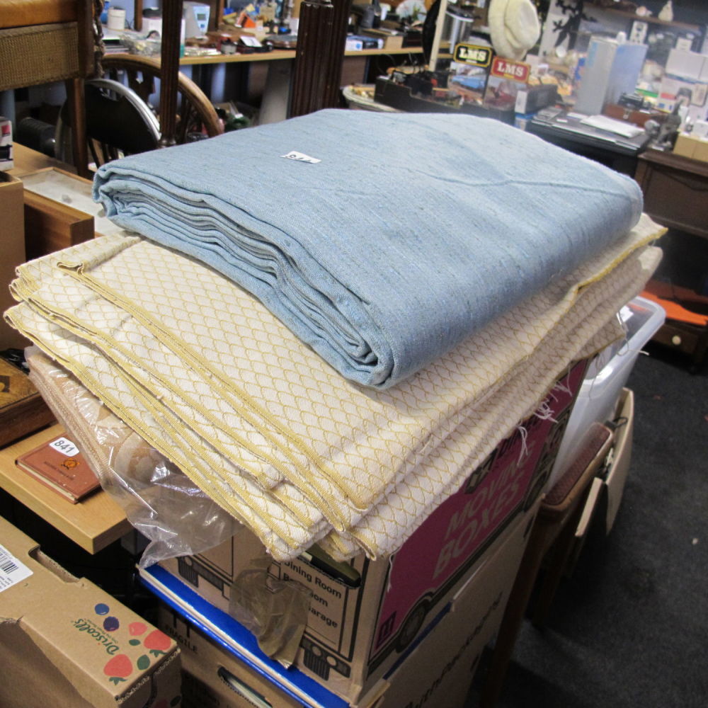 Lot 844: Various lengths of material 