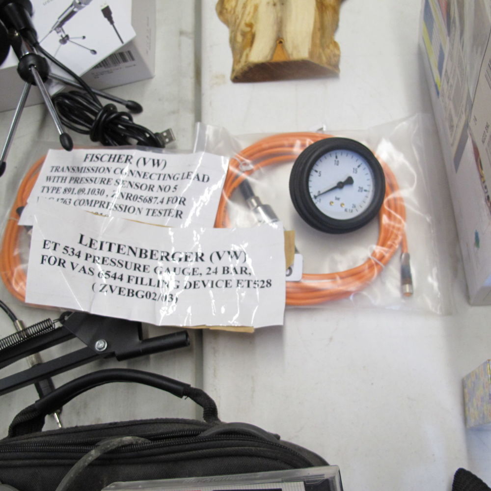 Lot 895: Fischer VW transmission connecting lead with pressure sensor...