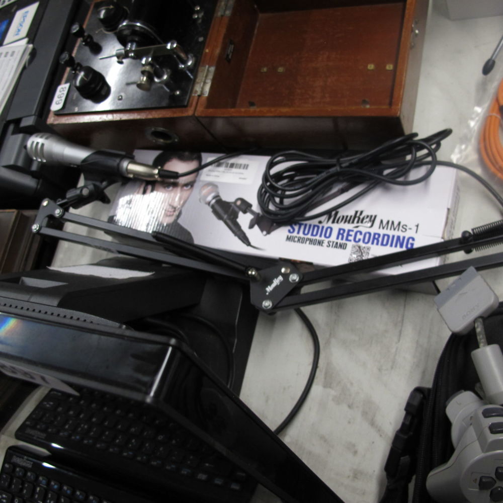Lot 898: MouKey MMs-1 studio recording microphone and stand ideal...
