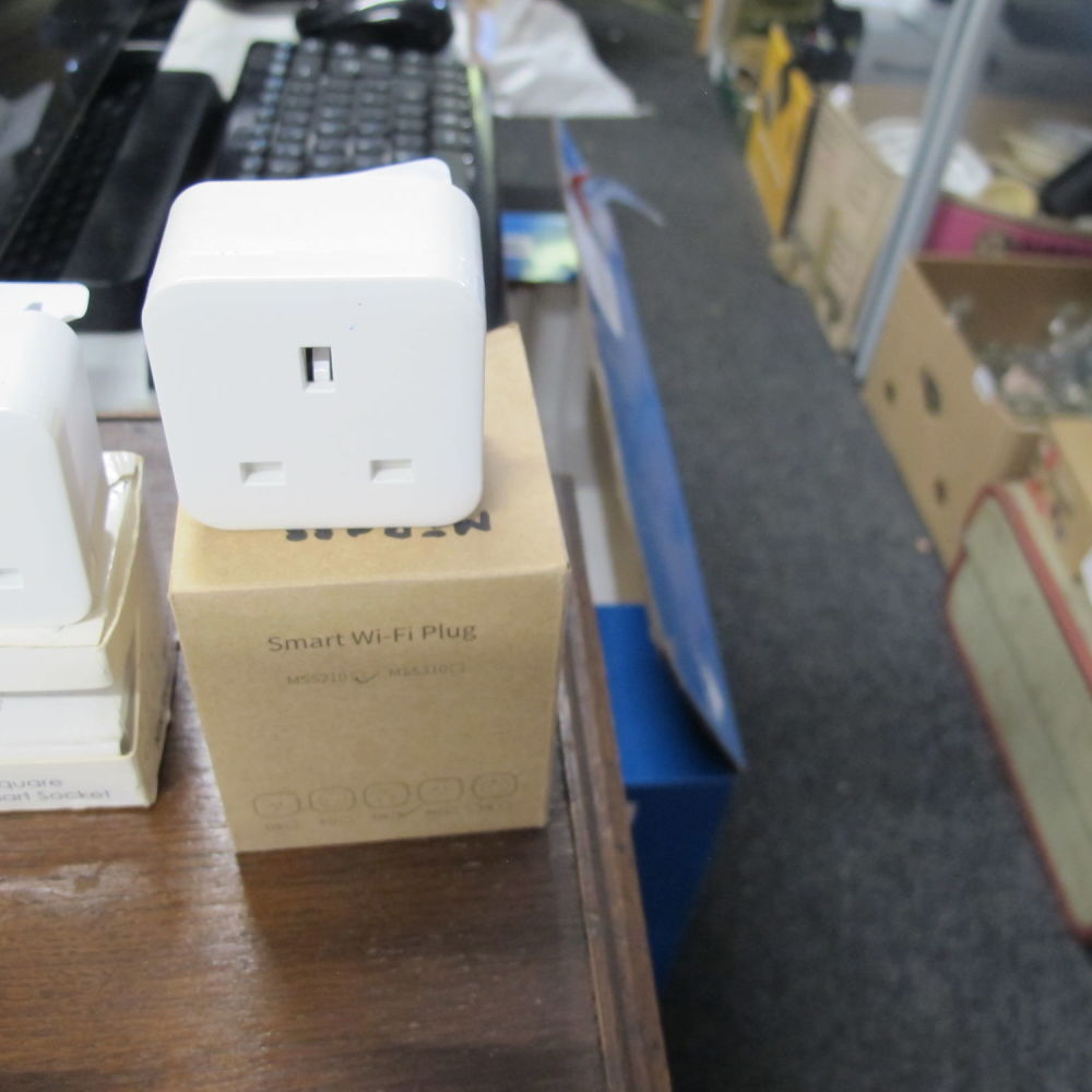 Lot 905: UK Smart Wi-Fi plug boxed 