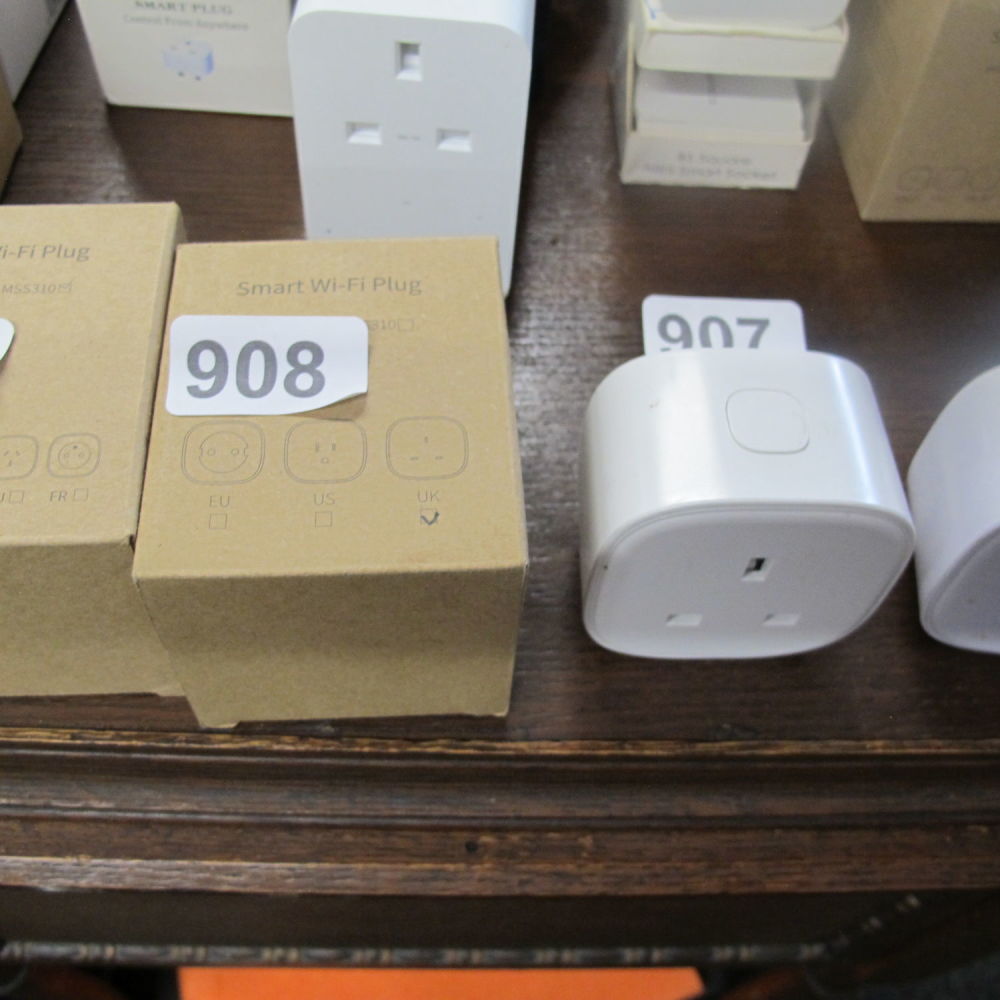 Lot 908: UK Smart Wi-Fi plug boxed 