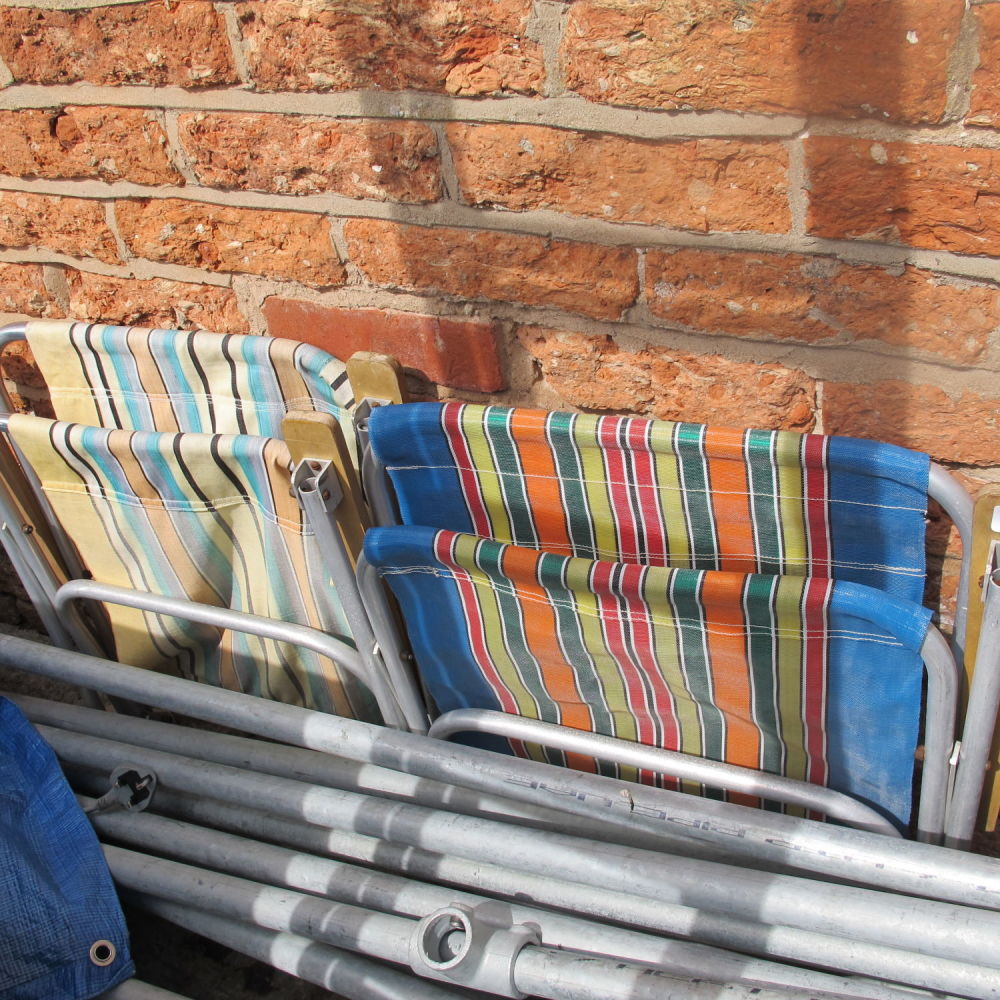 Lot 928: Deck chairs