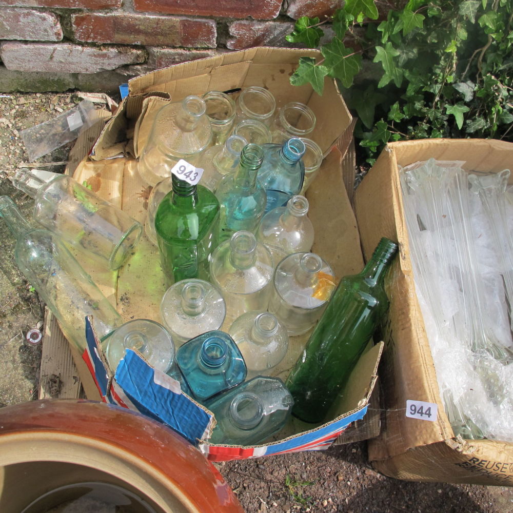 Lot 943: Miscellaneous glass bottles 