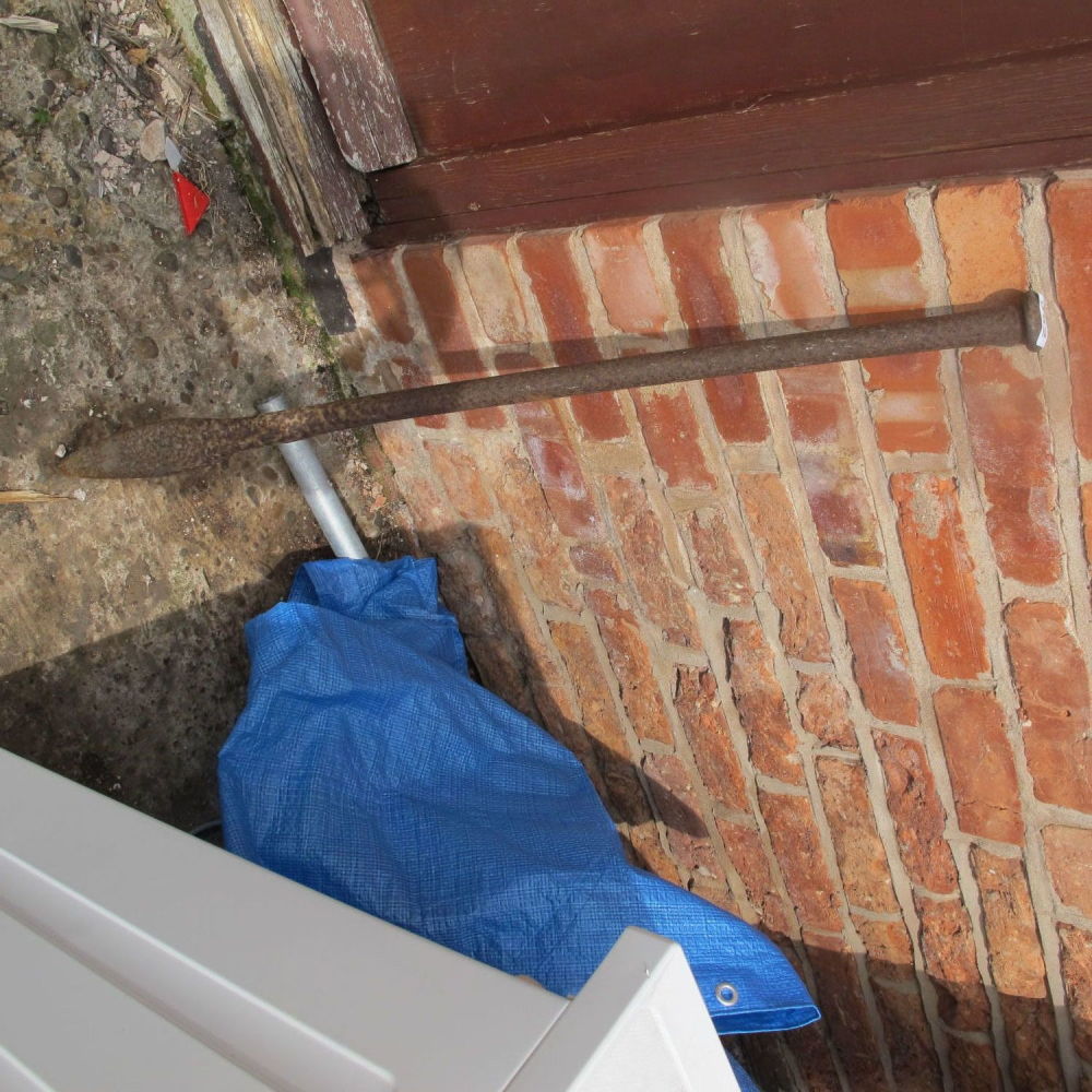 Lot 952: metal bar for fence hole preparation
