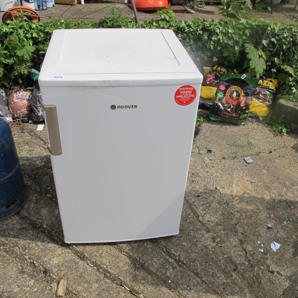 Lot 959: Hoover undercounter fridge 