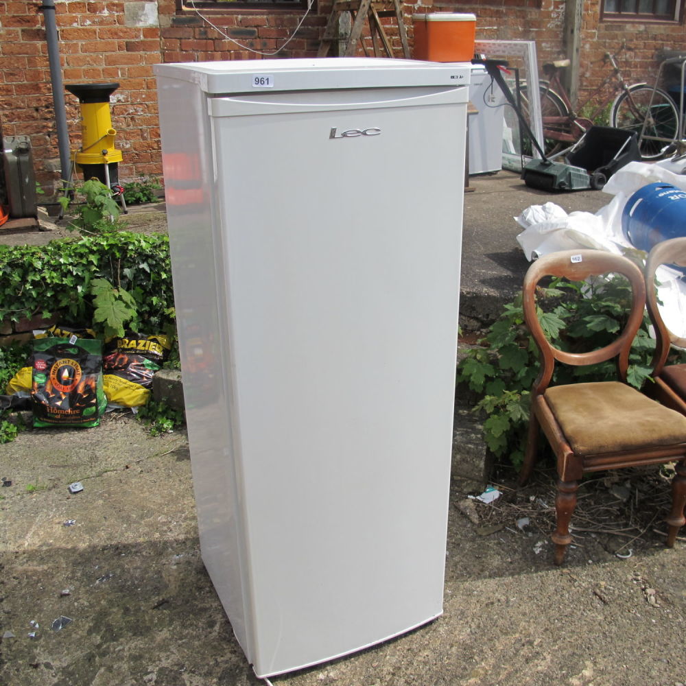 Lot 961: Lec fridge 