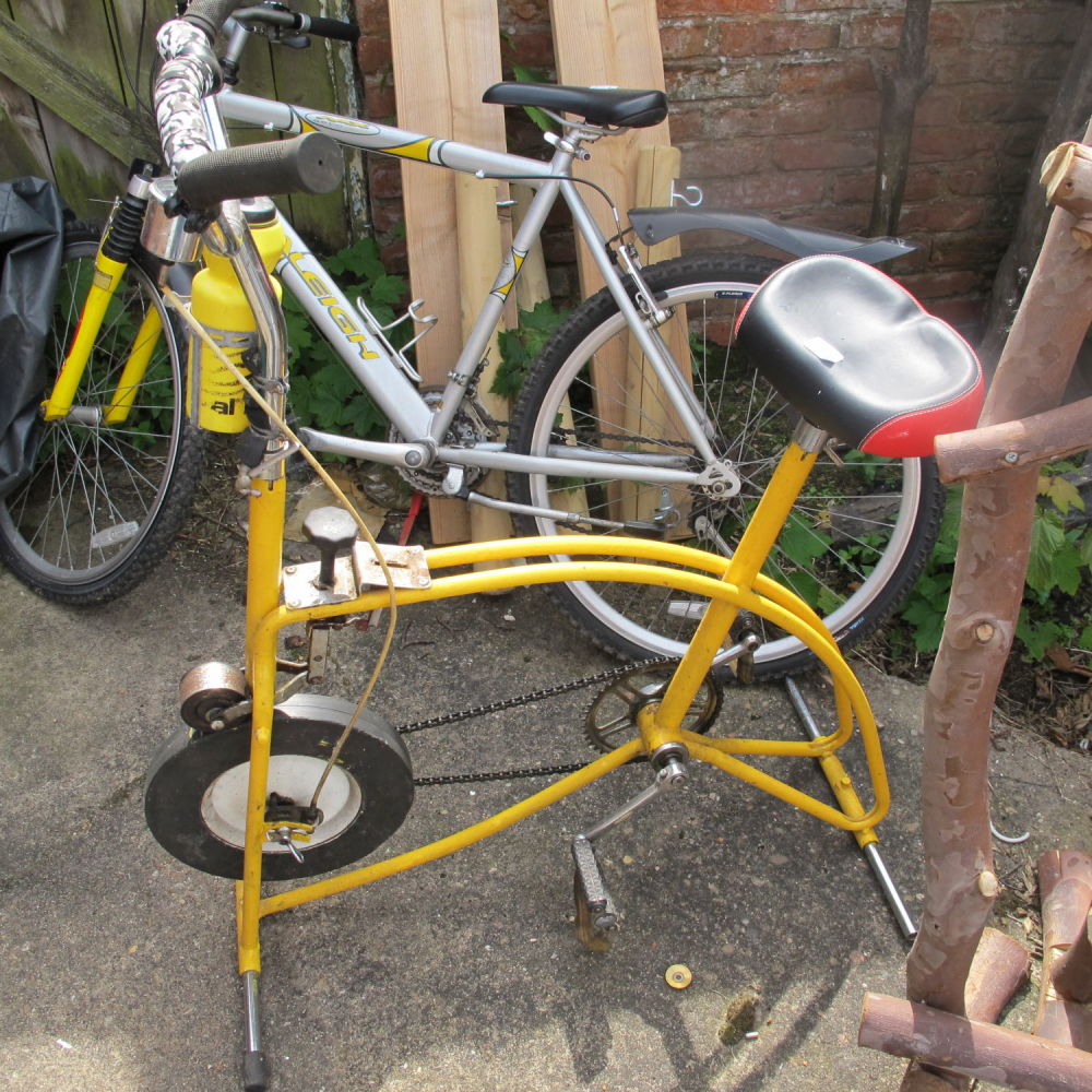 Lot 970: vintage exercise bike