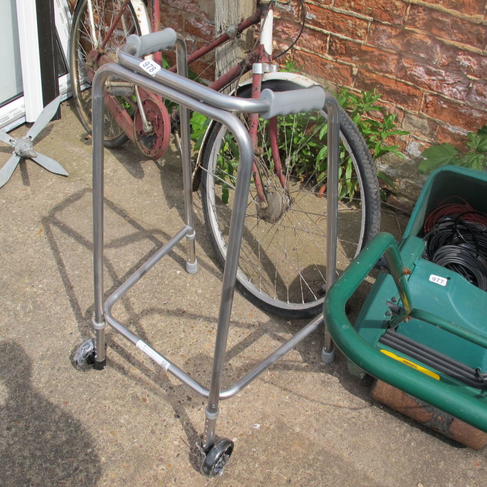 Lot 978: Walking frame 