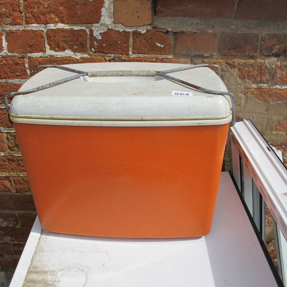 Lot 984: Retro cooler box